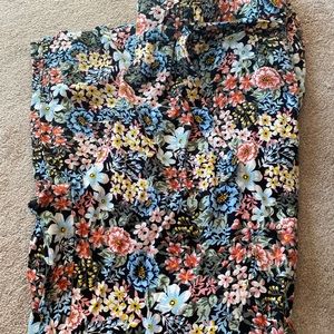 LOFT size L lightweight floral cargo pants with belt